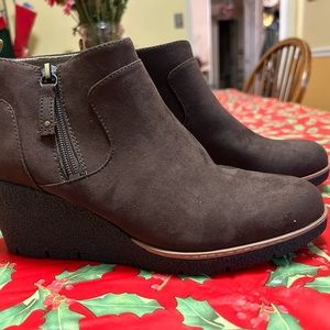 Ladies Dr. Scholl’s Bianca Wedge bootie 8.5 Chocolate